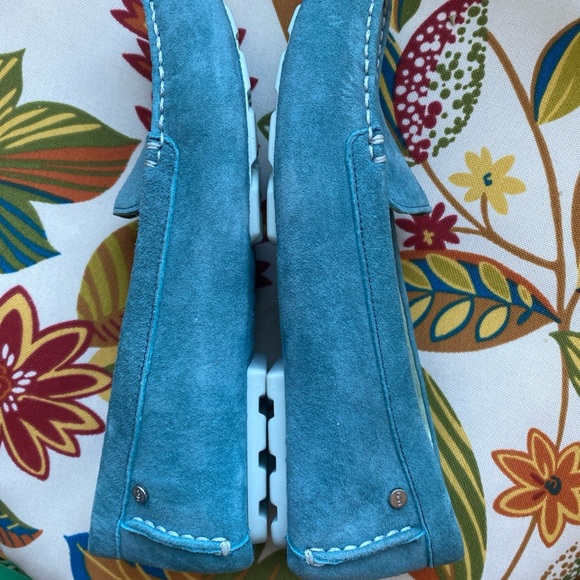 SOLD ELSEWHERE NEWWomen's UGG suede loafers blue 6.5 - Picture 6 of 8